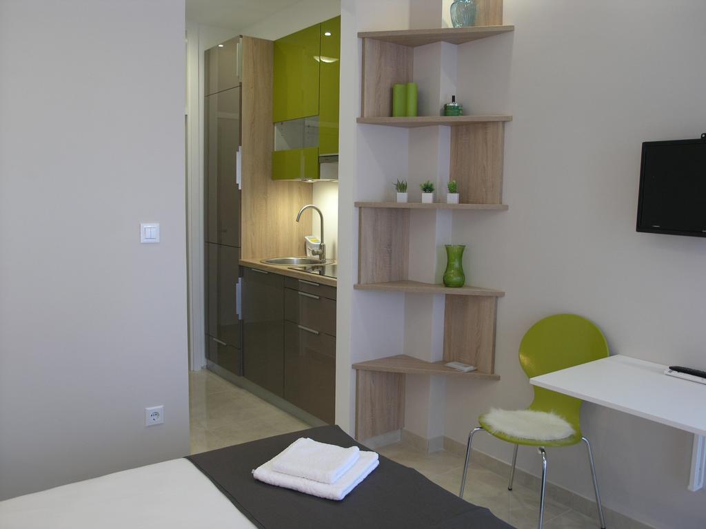 Apartments Dobrila Podgora Exterior photo