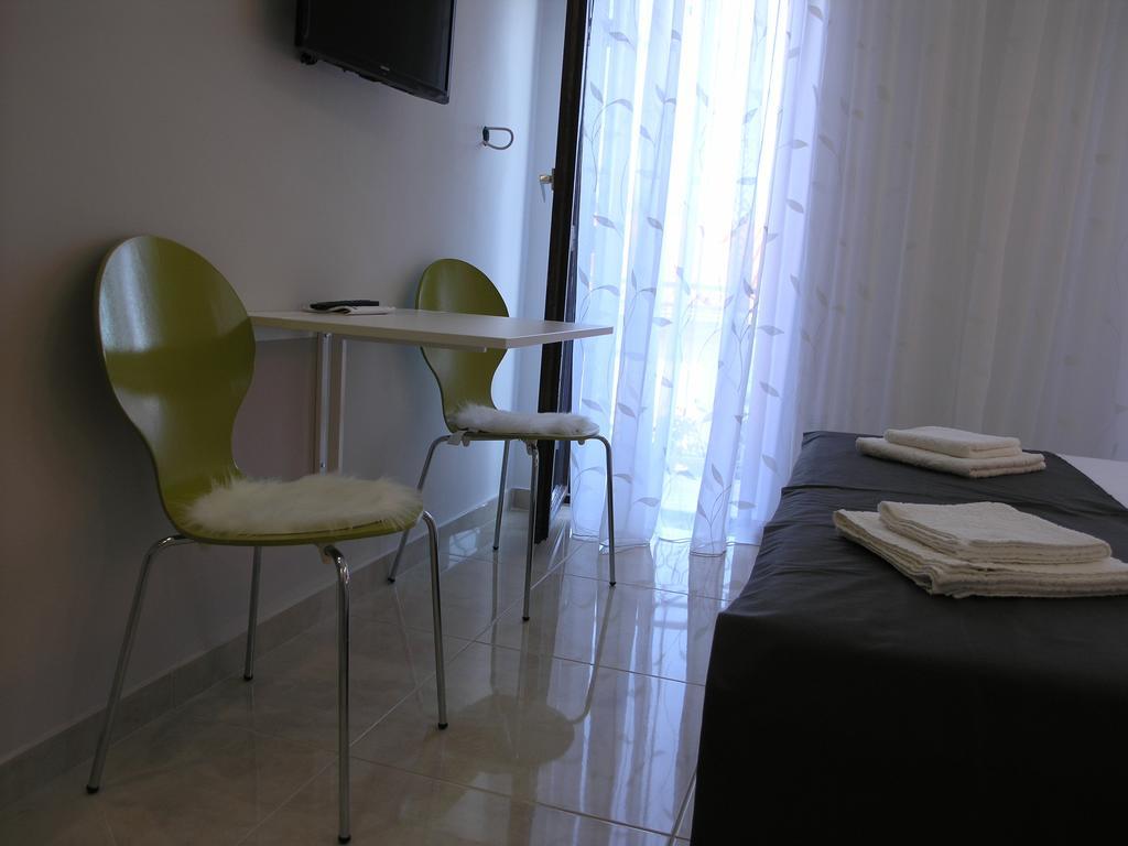 Apartments Dobrila Podgora Exterior photo