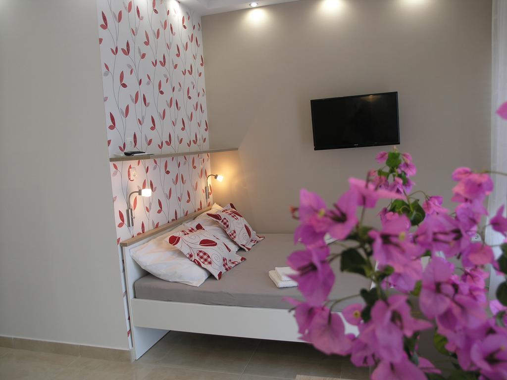 Apartments Dobrila Podgora Exterior photo