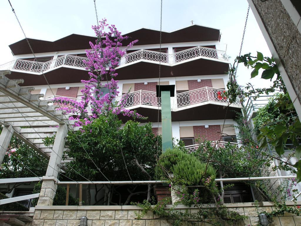 Apartments Dobrila Podgora Exterior photo