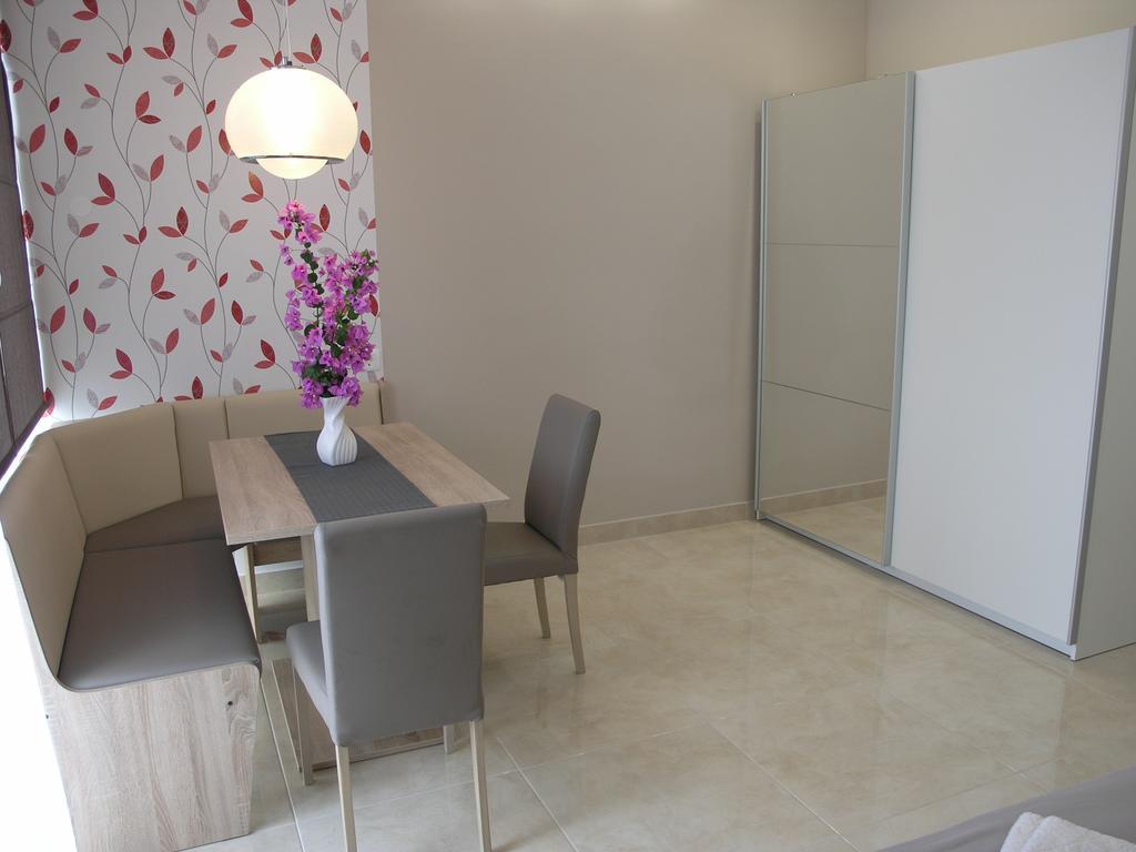 Apartments Dobrila Podgora Exterior photo