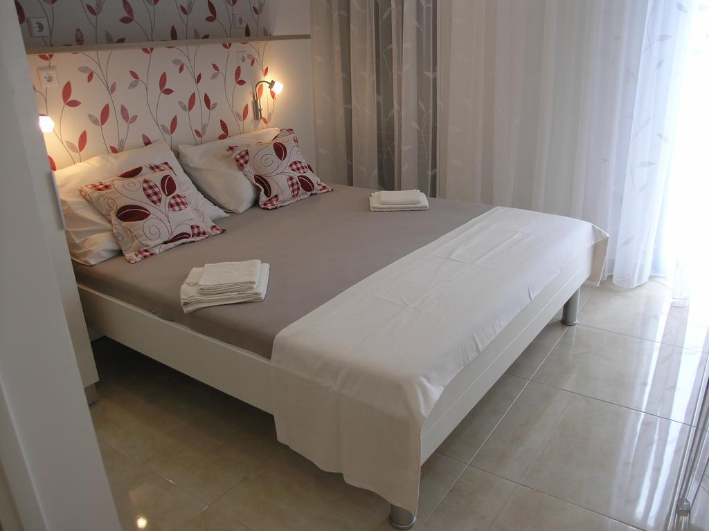 Apartments Dobrila Podgora Exterior photo
