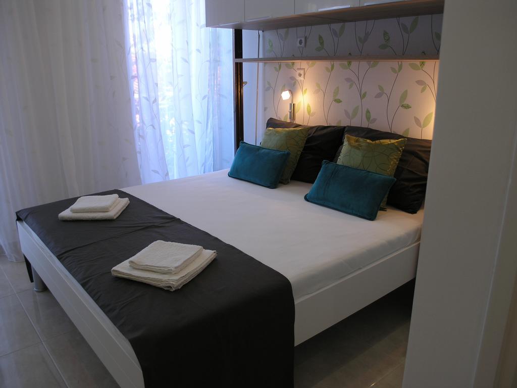 Apartments Dobrila Podgora Exterior photo