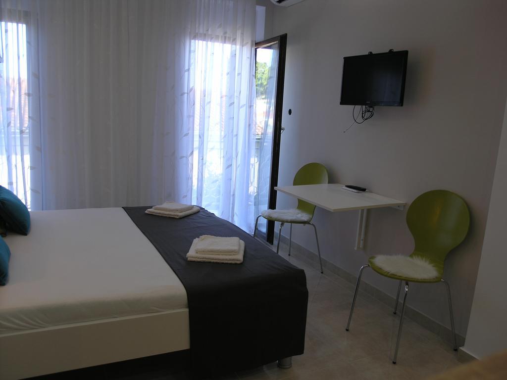 Apartments Dobrila Podgora Exterior photo