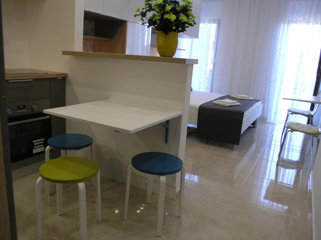 Apartments Dobrila Podgora Exterior photo